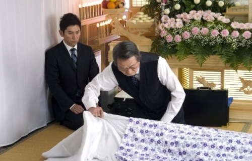 Daigo performs the departures ceremony