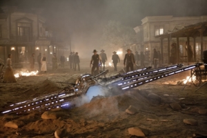 jake and the town survey the crashed alien ship. Cowboys & Aliens.