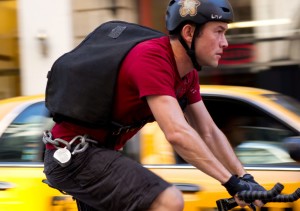 Wilee rushes through New York on his bike. Premium Rush.
